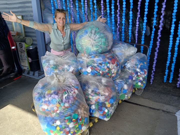 Arrivage de sacs de bouchons au dépôt